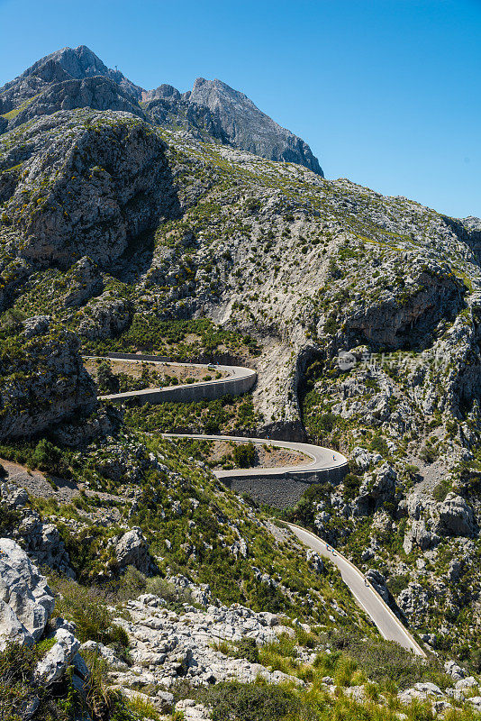 在Tramuntana - Mallorca山脉蜿蜒的道路